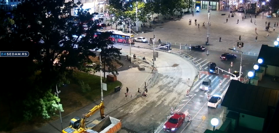 Beograđani, naoružajte se strpljenjem! Počeli radovi na Trgu republike! Karabmol u javnom prevozu, evo koje linije menjaju trasu!