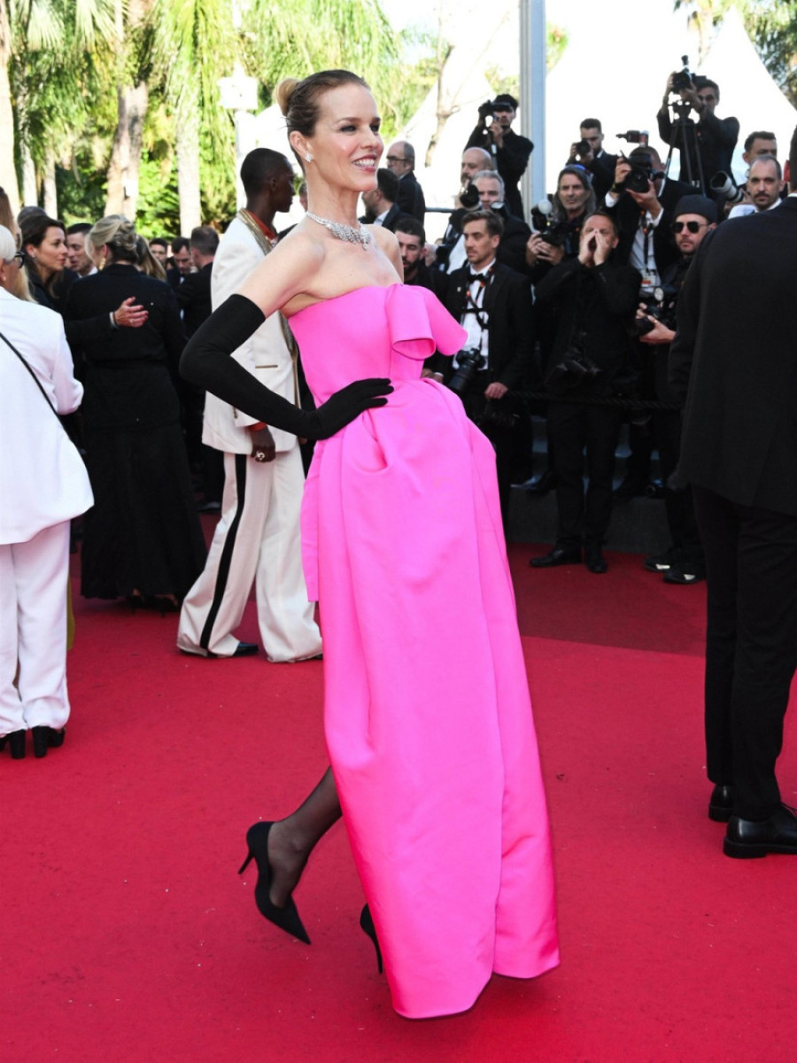 Mlađe mogu samo da joj zavide: Eva Hercigova i u 52. godini dominira u nestvarnoj haljini (FOTO)