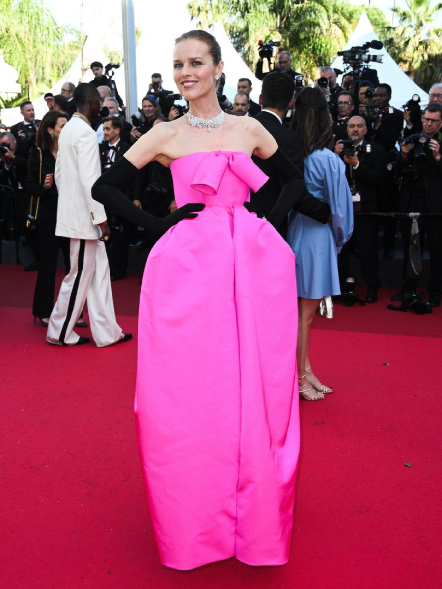 Mlađe mogu samo da joj zavide: Eva Hercigova i u 52. godini dominira u nestvarnoj haljini (FOTO)