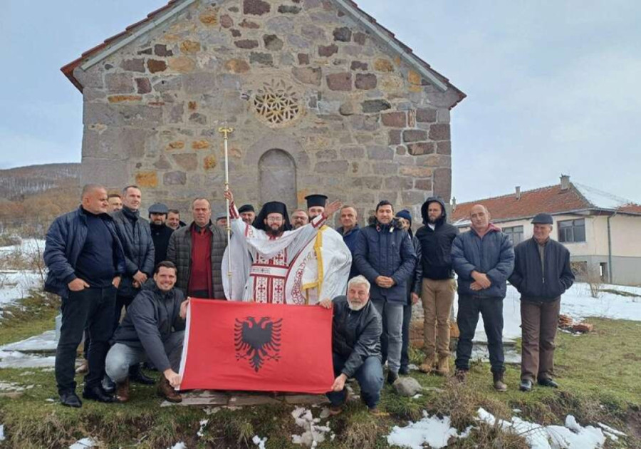 Oskrnavljena svetinja na KiM: Lažni pop provalio u crkvu, slikao se sa albanskom zastavom!