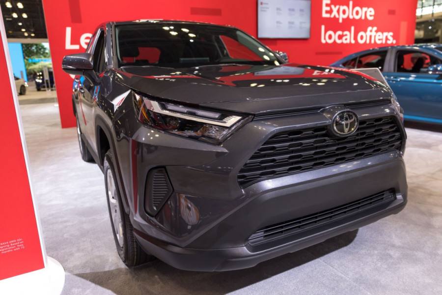 Da li je ovo najnapredniji SUV do sada? Nova Toyota RAV4 izgleda brutalno i uz to misli za vas