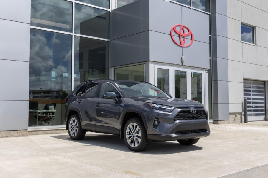 Da li je ovo najnapredniji SUV do sada? Nova Toyota RAV4 izgleda brutalno i uz to misli za vas