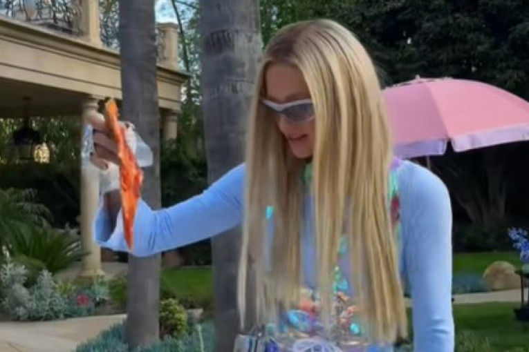 Paris Hilton skida višak masti sa pice i sve je zgrozila: Ovu "genijalnu" ideju još niste videli (VIDEO)
