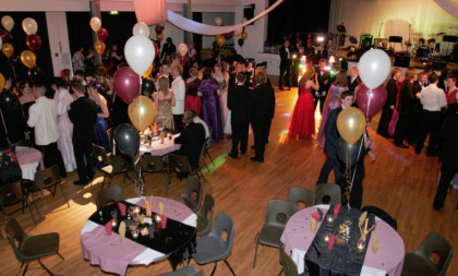 Matursko veče kao luksuz: Roditelji daju i više od 500 evra za jedno veče, a tu ne spada ovo!