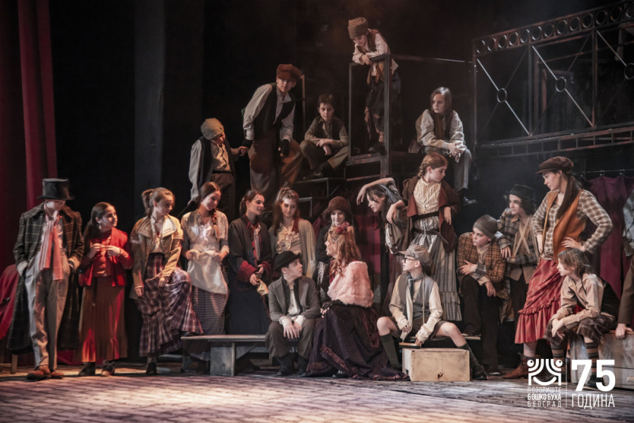 Milan Karadžić dobitnik nagrade "Caca" za režiju predstave "Oliver Tvist": Zanosni scenski događaj za decu (FOTO)