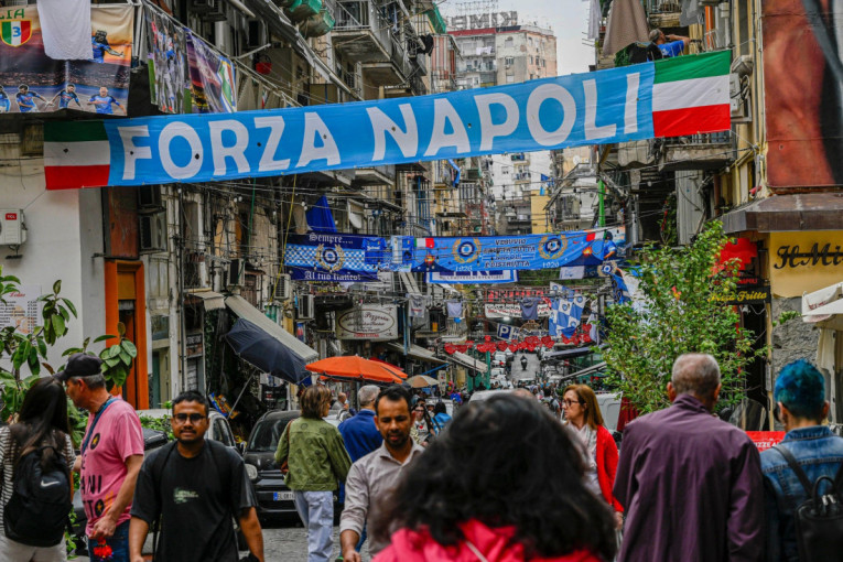 Vezuv ključa od fudbalskog zemljotresa u Napulju – 400.000 ljudi pokušalo da kupi kartu za Kaljari!