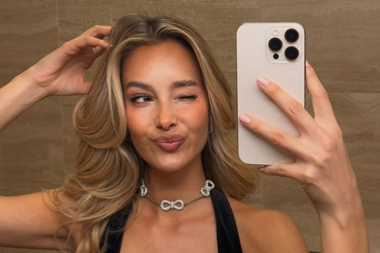 Mađarska lepotica i dalje mami uzdahe: I posle razvoda sa italijanskim fudbalerom uživa u "slatkom životu" (GALERIJA)