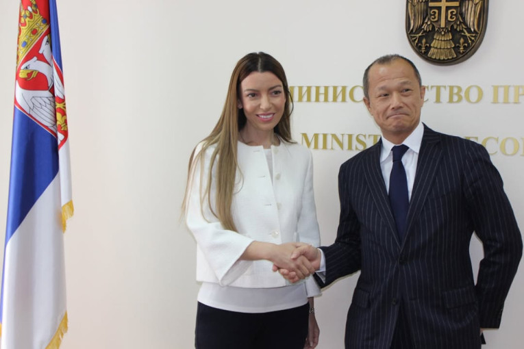 Napred sa "Micubišijem": Ministarka sa direktorom japanske kompanije (FOTO)