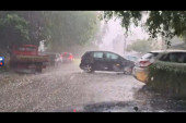 Nevreme se sručilo na ovaj grad u Srbiji! Vetar lomio grane, padali komadi leda (VIDEO)