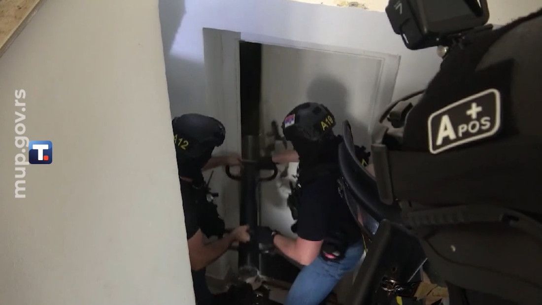 Ovako je pao bombaš! Pogledajte upad policije u štek-kuću(FOTO/VIDEO)