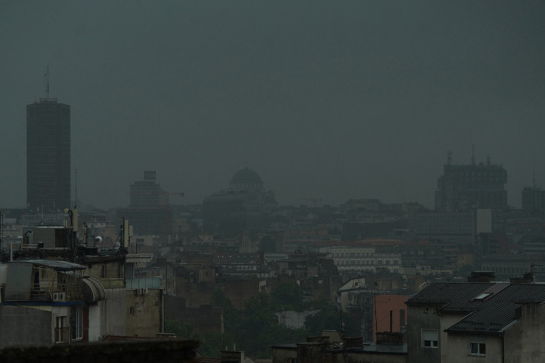 Crni oblaci se nadvili nad Beogradom! Čeka se eskalacija strašne oluje - popaljeni alarmi!