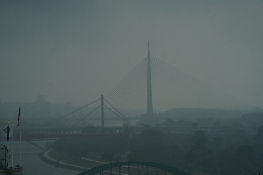 Crni oblaci se nadvili nad Beogradom! Čeka se eskalacija strašne oluje - popaljeni alarmi!