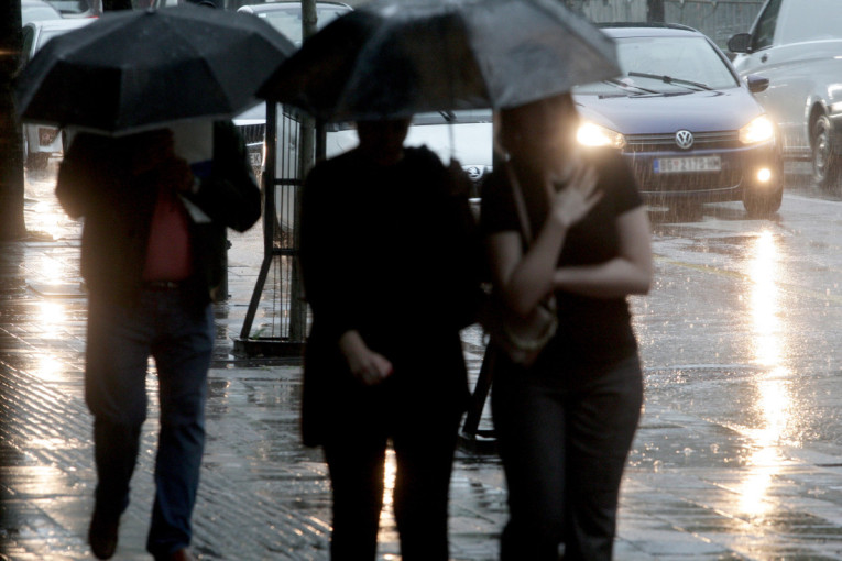 Srbiju zahvatio novi talas padavina: Evo gde će pljuštati večeras