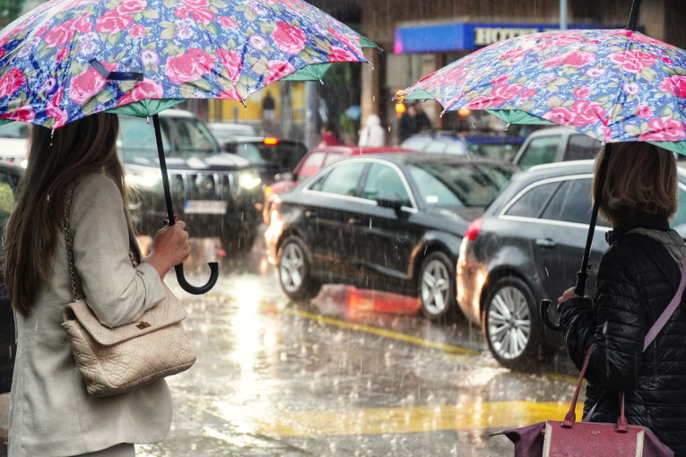 Na snazi vanredna odbrana od poplava u ovoj opštini: Izlila se reka, saobraćaj obustavljen