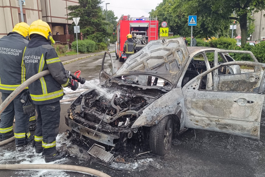 MUP uhapsio četiri osobe: Sumnja se da su izazivali požare i bacali bombe na beogradske lokale