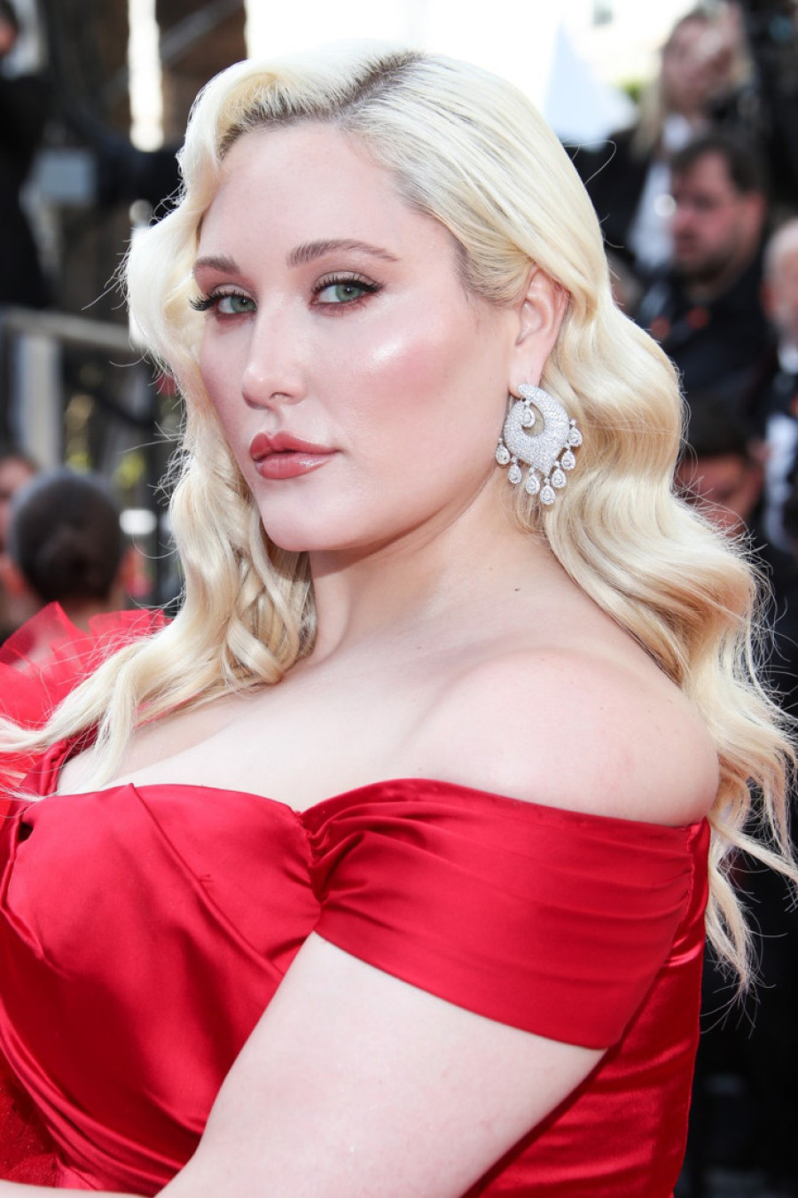 Slavna majka joj se ubila pre dva meseca, a ona joj u Kanu odala počast: Dve žene, dve epohe i haljina u kojoj je bila srećna (FOTO)