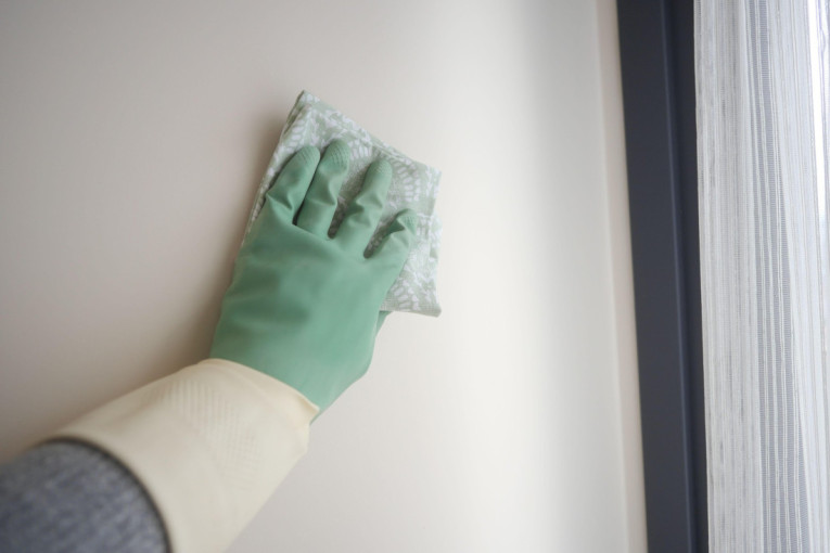 Ne trošite novac na krečenje: Očistite sami zidove bez mnogo muke, blistaće uz par jednostavnih trikova