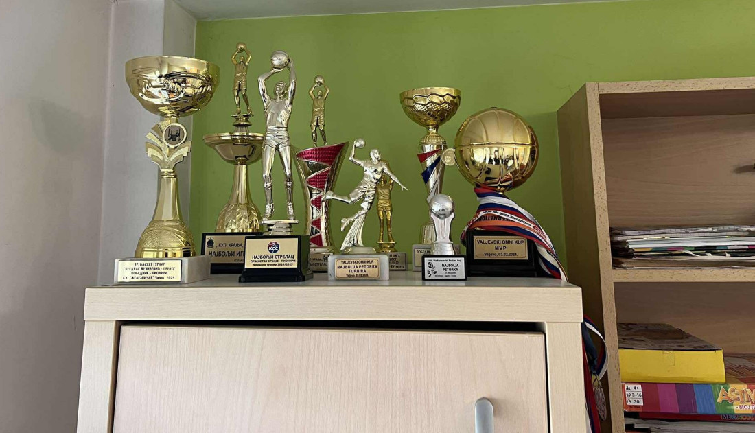 Nebrušeni košarkaški  biser iz Čačka oduševio Srbiju: Pavle (14) najbolji strelac pionirskog prvenstva, trenira svaki dan i sanja NBA