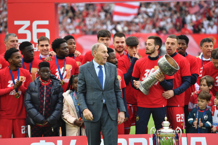Zvezda je šampion i zvanično: Pogledajte trenutke dodele medalja i pehara (FOTO/VIDEO)