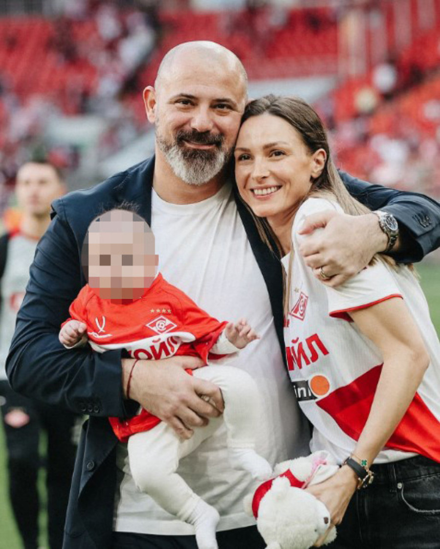 Slika prepuna emocija: Dejan Stanković prvi put u javnosti sa ćerkicom i novom suprugom (FOTO)