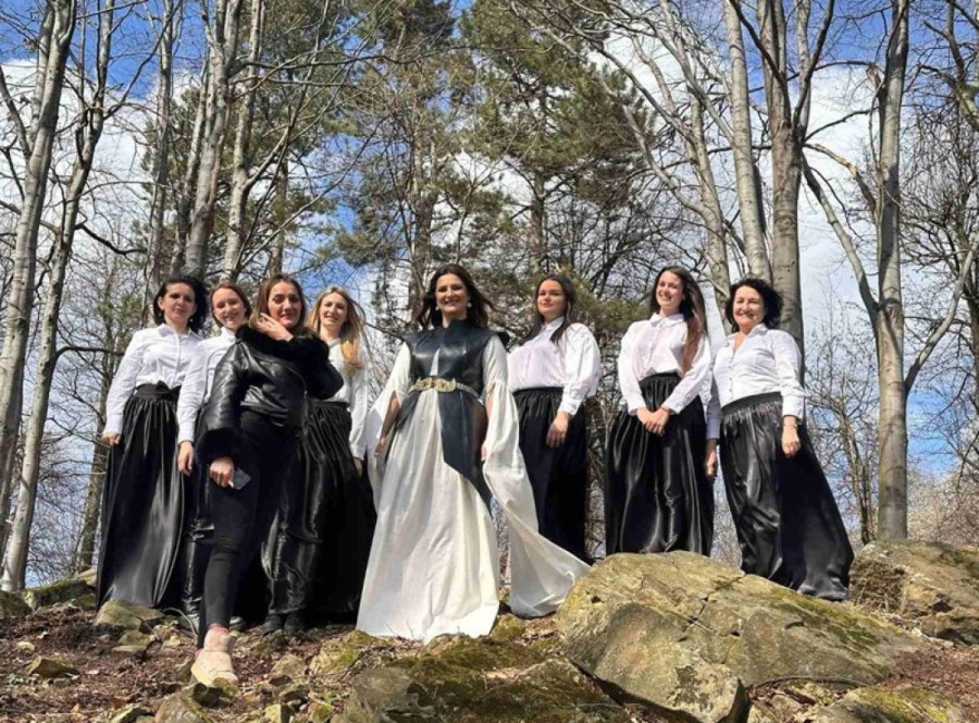 Dirljiva pesma “Krv heroja” potresla publiku: Neda Marjanović pevala o ocu poginulom u ratu