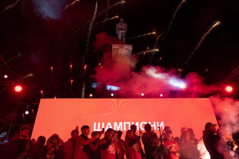 Delije proslavile Zvezdinu novu titulu: Od "Rajka" pa do "Pobednika", sve je gorelo (FOTO/VIDEO)