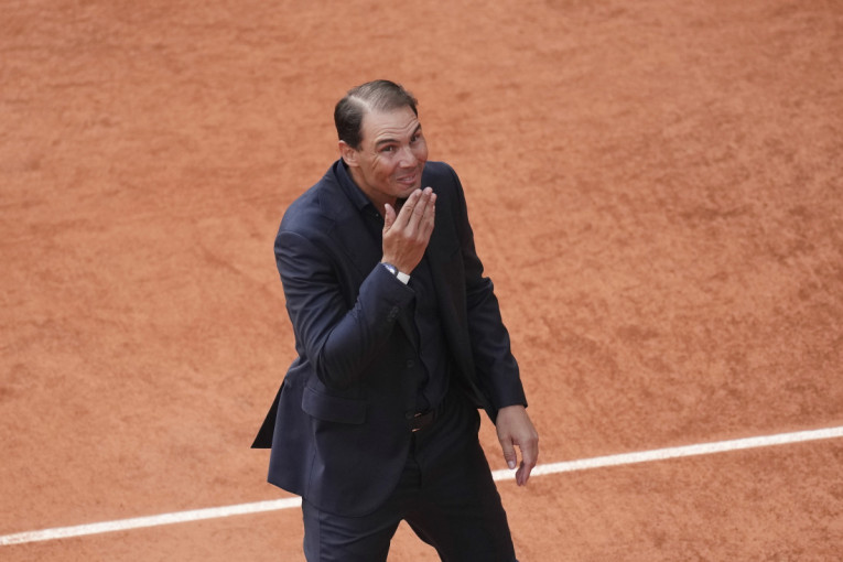 Nadal nije mogao da zaustavi suze, Novak, Rodžer i Endi ga ispratili u penziju! Španac je okončao jednu eru! (VIDEO)