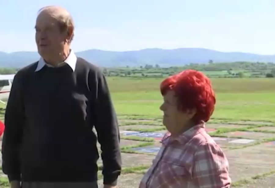 Skok na jubilarnu godišnjicu braka! Radiša  iz Markovca ostvario dečački san i proslavio 50 godina ljubavi