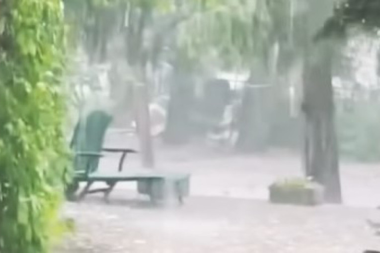 Snažno nevreme pogodilo Bugarsku: Vetar čupao drveće, brojna domaćinstva ostala bez struje!