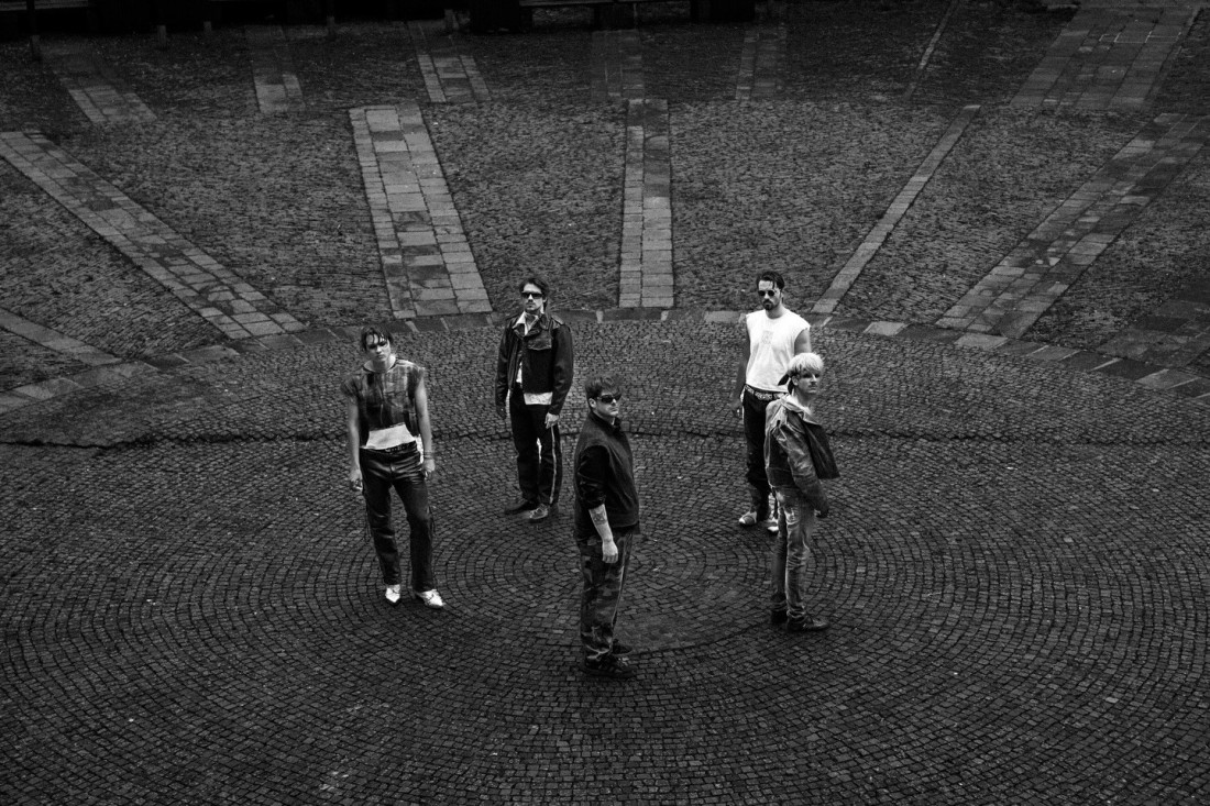 "Muzika za decu" u retro stilu: Pesma sa novog albuma "Joker Out" dobila video spot (FOTO/VIDEO)