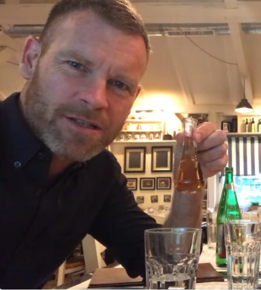 Švedski komičar se oženio Srpkinjom, a našu zemlju obožava: Kad ti Srbi otvore vrata, otvore i frižider, daju ti sve!