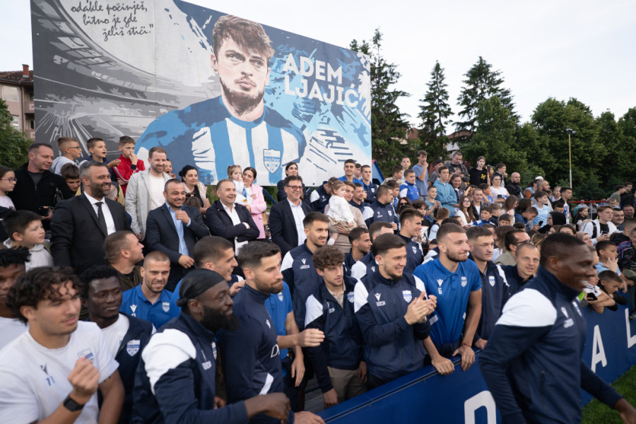 Ademe, nikad nećeš biti sam - vatromet emocija na otvaranju terena posvećenog heroju Novog Pazara