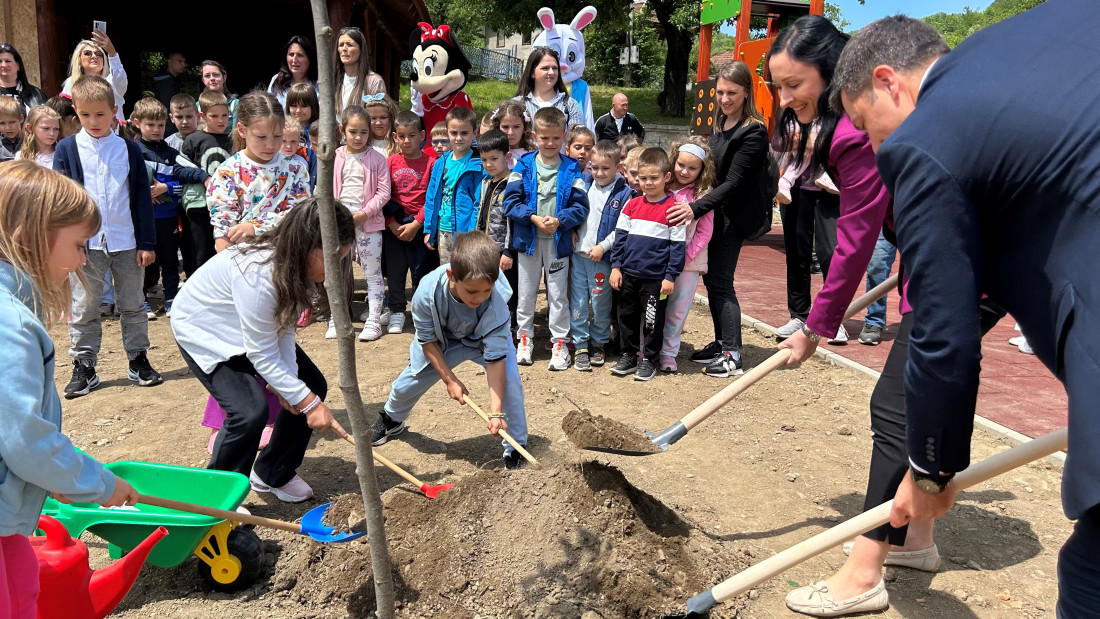 Novo igralište u Brusu:  Ministarka Mesarović otvorila raj za mališane