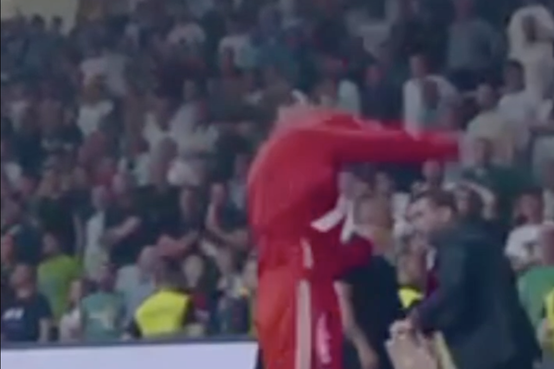 Kalinić nije mogao da se suzdrži! Zvezdin as vratio Varvarima predmet kojim su gađali njega i saigrače! (VIDEO)