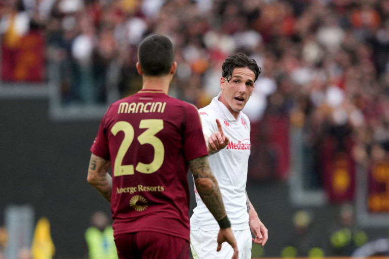 Od ljubavi do mržnje: Trebao je da bude novi Romin Toti, a sada ih mrzi i bije decu kluba!