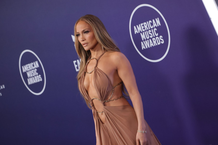 "Sreća pa sam imala donji veš!" Dženifer Lopez umalo sevnulo međunožje usred nastupa