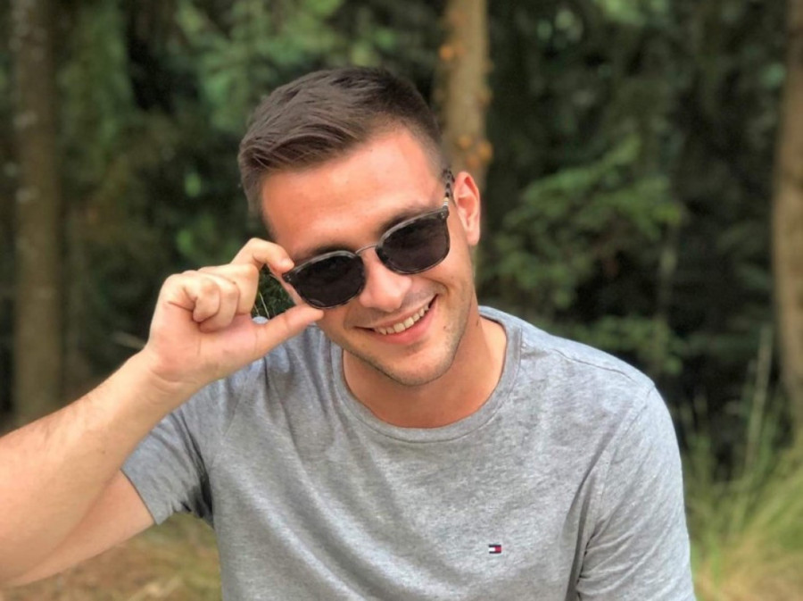 Sahrana mladića koji je stradao na Lefkadi: Roditelji i verenica očajni i neutešni na poslednjem oproštaju (VIDEO)