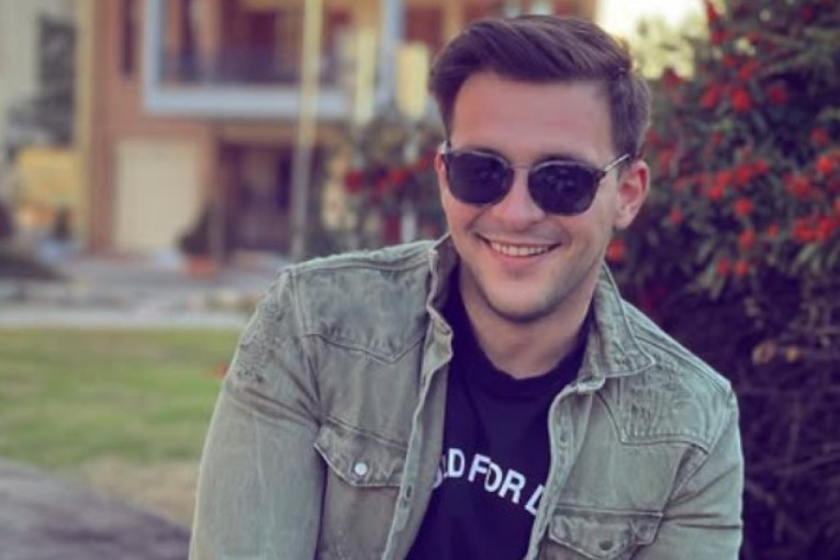 Ovo je mladić koji se utopio na Lefkadi: Prijateljima pre nego što je zaronio uputio ove reči (FOTO)