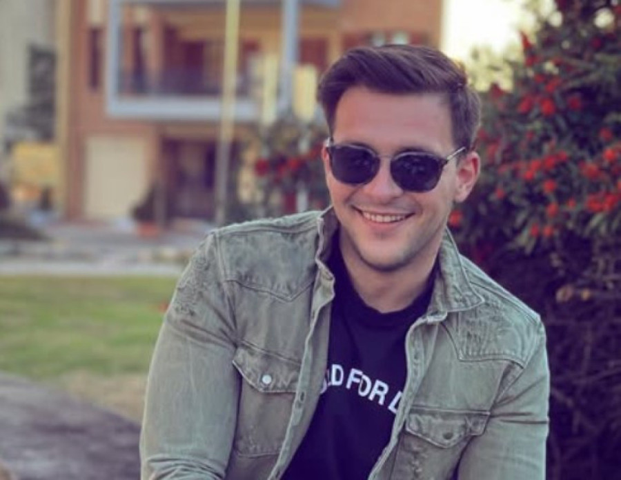 Sahrana mladića koji je stradao na Lefkadi: Roditelji i verenica očajni i neutešni na poslednjem oproštaju (VIDEO)