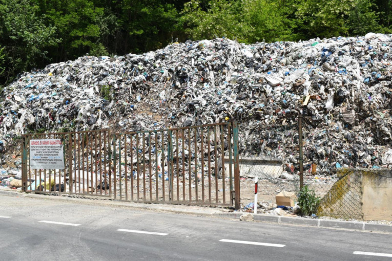Ministarka Pavkov obišla deponiju Tubići u Kosjeriću: Rešićemo dugogodišnji ekološki problem, na mestu deponije biće zelena oaza