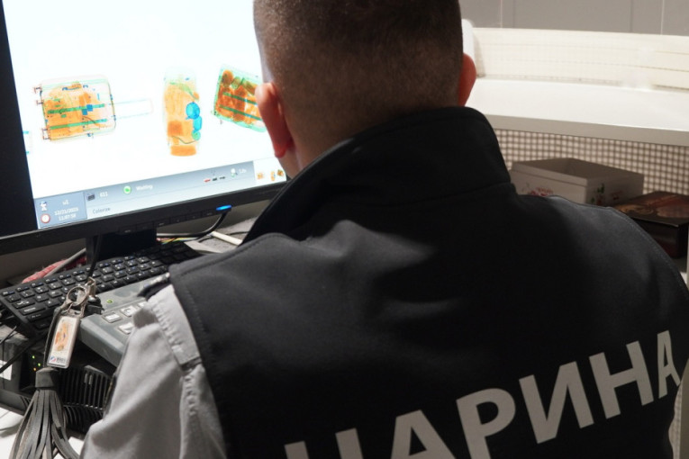 Luksuz na ruci: Pogledajte zaplenjeni sat vredan malo bogatstvo (FOTO)