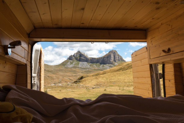 Miloš živeo u plemenu, ronio sa ajkulama i kampovao na -10 stepeni: Srpski avanturista preživeo ono što mnogi ne bi ni pokušali (FOTO/VIDEO)