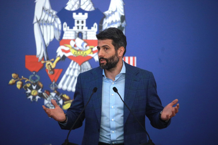 Drama u Žarkovu: Vozač BMW blokirao raskrsnicu i nasrnuo na vozača gradskog autobusa