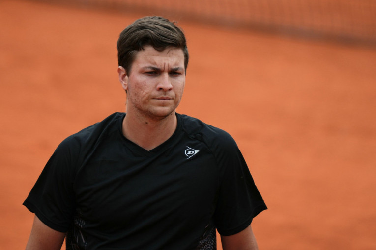 Skandal! Kecmanovića publika pljuvala na Rolan Garosu! Srpski teniser šokiran