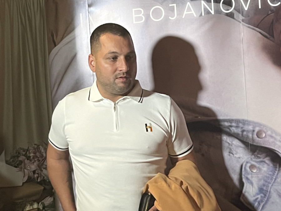 Naš poznati pevač čeka šesto dete, a sada otkrio pol bebe! (FOTO)