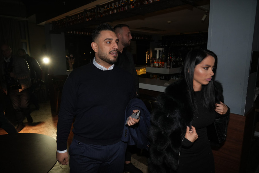 Pravo lice supruge Darka Lazića! Kaća pokazala kako izgleda bez trunke šminke i filtera (FOTO)