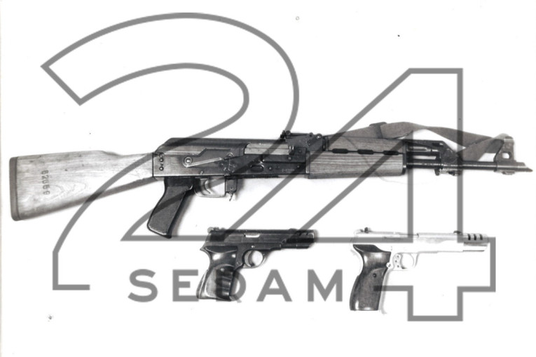 Ekskluzivne policijske fotografije: Ovo su alat i oružje najmoćnije beogradske grupe lopova iz devedesetih (FOTO)