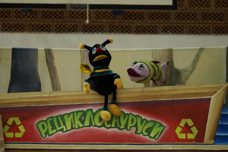 Najmlađi Zvezdarci recikliraju sa "Čistoćinim" Reciklosaurusima