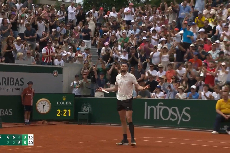 Ludilo na šljaci! Potpuni preokret kontroverznog tenisera, a onda i najatraktivniji udarac turnira! (VIDEO)