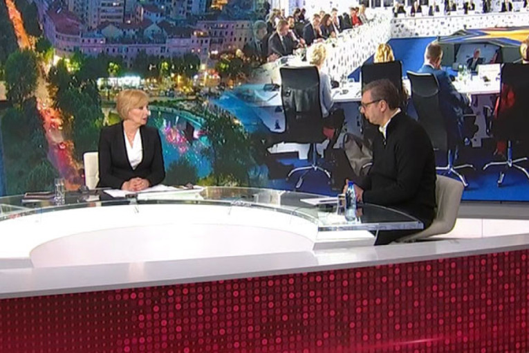 Vučić o blokaderima: Srbija je brutalno napadnuta, ali penzije i minimalac će da rastu